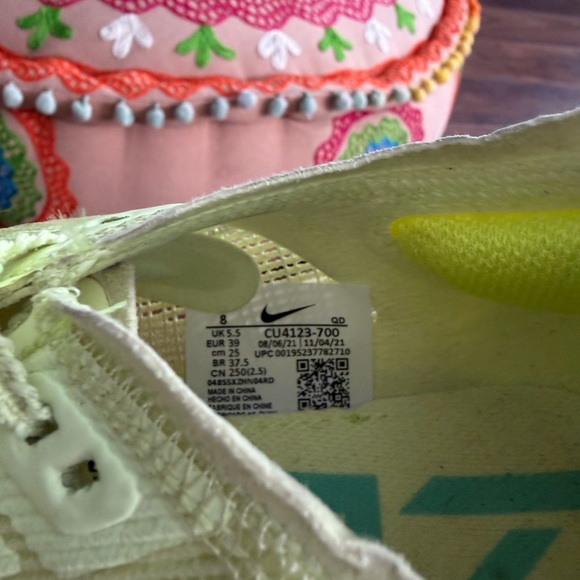 Nike ZoomX Vaporfly Next% 2 Barely Volt | Women’s 8 | Marathon Racer - Picture 6 of 7